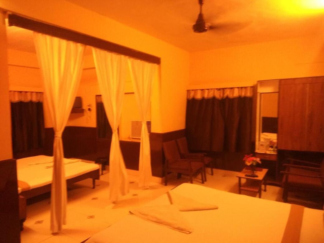 Hotel Diamond Daman Exterior foto